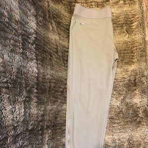 Athleta Crop Pants Size 14P  NWOT